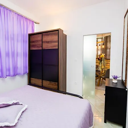 Glicinia Apartman Šibenik