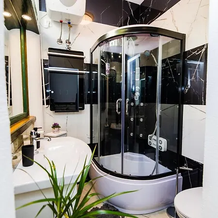 Glicinia Apartman Šibenik