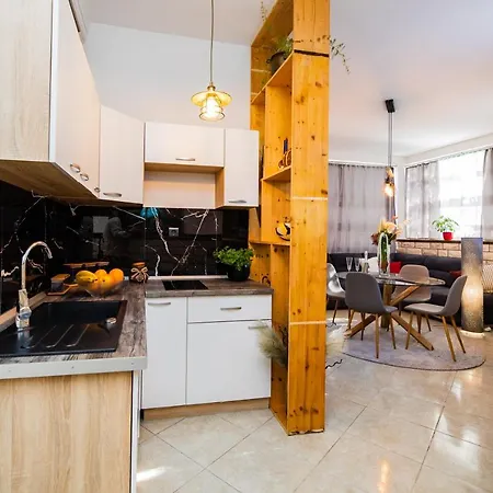 Glicinia Apartment *