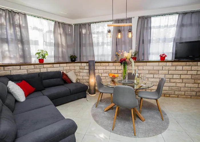 Glicinia Apartment *